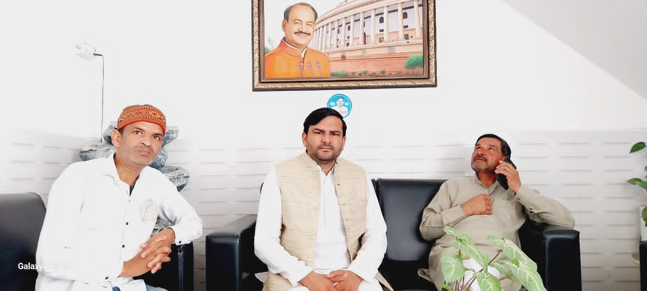 रोहटा में जनसंपर्क का शक्ति प्रदर्शन: आशीष चौधरी ने गांव-गांव पहुंचकर सुनी समस्याएं, विकास का रोडमैप किया पेश